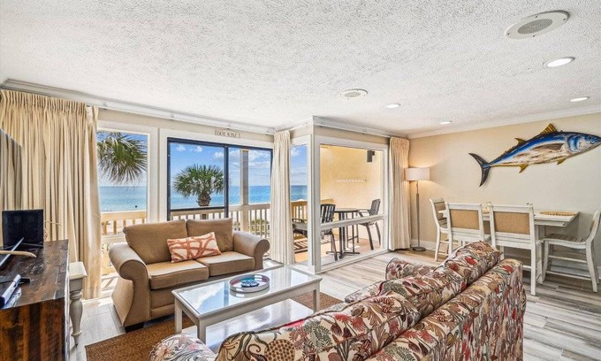 Fort Bay Condo | 88 m² Condo ∙ 1 bedroom ∙ 6 guests