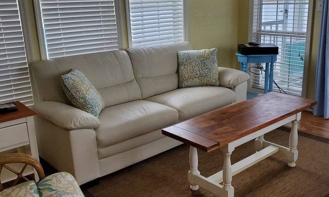 Historic Downtown Apalachicola Boat Rental | 88 m² Houseboat ∙ 2 bedrooms ∙ 4 guests