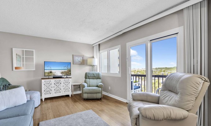 Sunnyside Condo | 91 m² Condo ∙ 2 bedrooms ∙ 4 guests