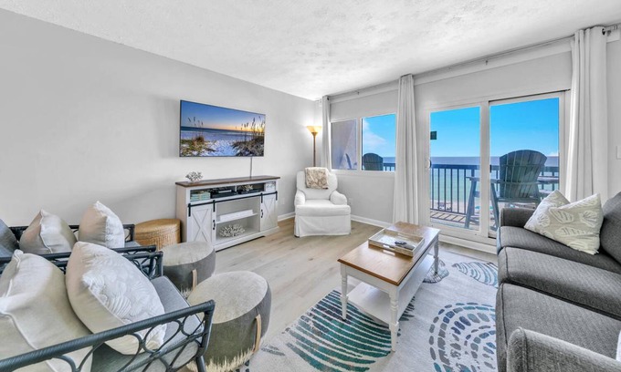 Sunnyside Condo | 95 m² Condo ∙ 2 bedrooms ∙ 6 guests
