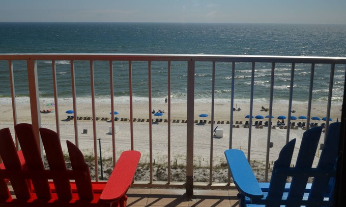 Panama City Beach Condo | A Family-Friendly Vibrant 8th Floor Retreat, 2 Queen Beds in Bedroom