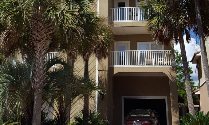Fort Bay House | Amazing beach views!