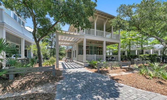 Watercolor House | As you Wish: Watercolor 3BR + Loft/3.5B Coastal Craftsman Masterpiece, Renovated