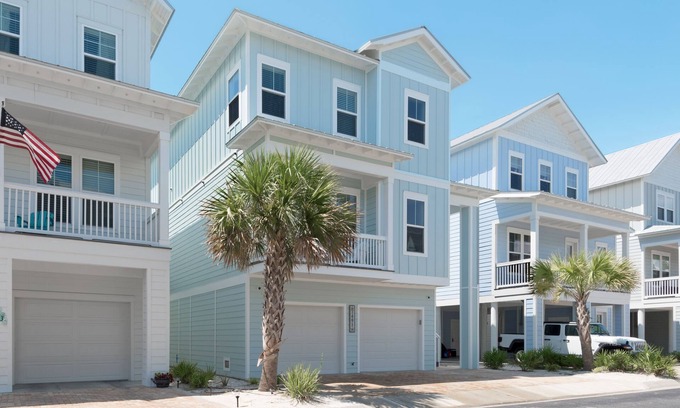 Navarre Beach House | “Bay Side Retreat” Luxury Home, Pool/Hot tub, Dog Friendly, Paddleboards