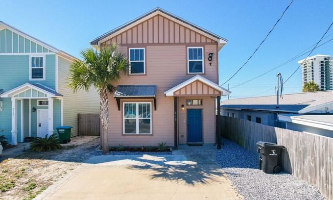 Crescent Beach House | Beach getaway