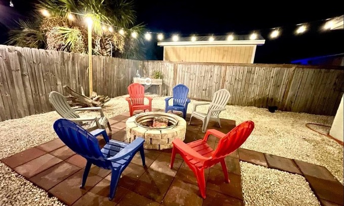Crescent Beach House | Beach House 3bds2baths w/Free Garage Prkng for 10 guests - Travelers Welcome