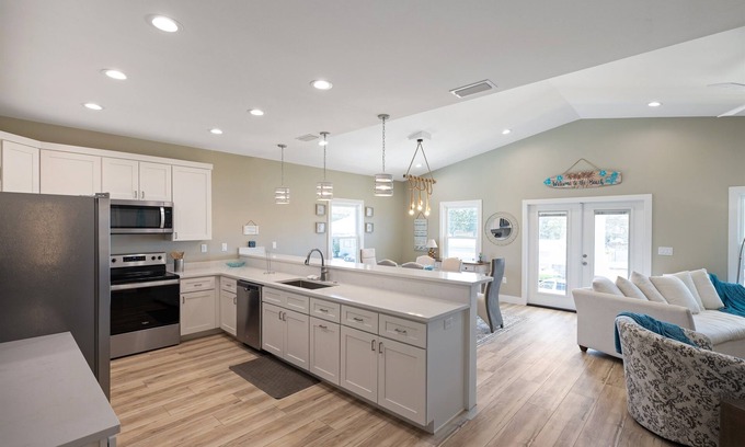 Laguna Beach Estates House | Beach House w/Private Heated Pool, pet friendly - 21yo & UP