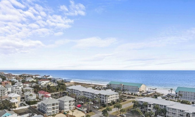 Crystal Beach Condo | Beach Vibes Destin Gem: 1BR Condo w/3 Beds