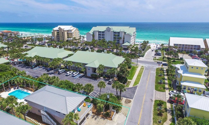 Crystal Beach House | Beach Views, Heated Pool, Tiki Bar - Salty Skipper