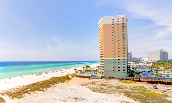 Panama City Beach Apartment | Beachfront Condo with Access to Pool, Gym, & Game Room - Snowbirds Welcome