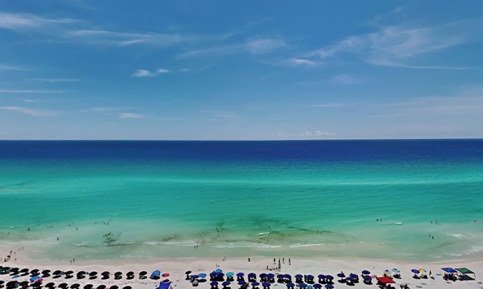 Navarre Beach Condo | Beachfront condo w/gorgeous Gulf views + resort pool