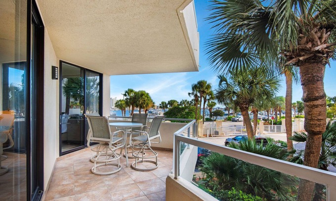 Holiday Isle Condo | 🌊Beachfront Pool~Updated~Walk 2 Beach~Water Taxi~Hot Tub~2BR East Pass 102