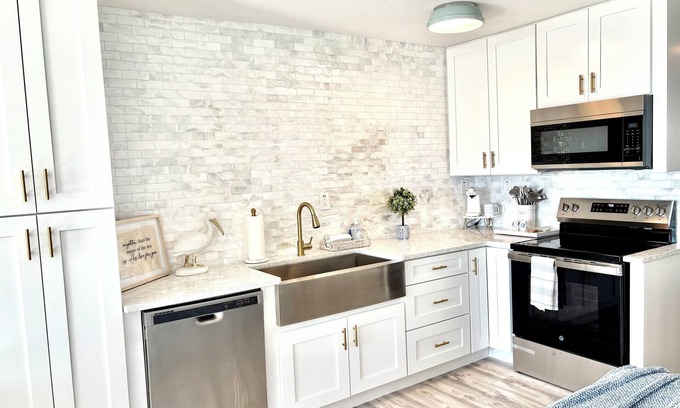 Panama City Beach Apartment | Beachfront Studio condo~just remodeled!