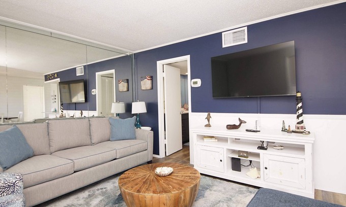 Holiday Isle Condo | Beautiful 1-Bedroom Condo 1013 – Just Steps from One of 5 Pools!