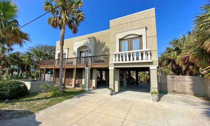 Villa Primera House | Beautiful 3 bd/2 bth, pet friendly home on Via De Luna w/beach access!