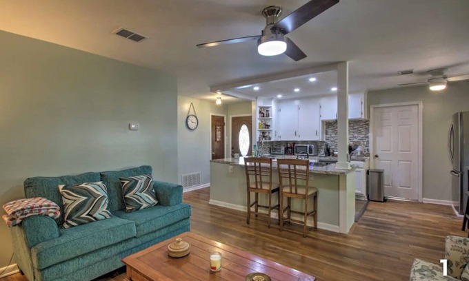 East Hill House | Beautiful East Hill 3bdr 2bath , PET FRIENDLY, 5 min to Pensacola beach