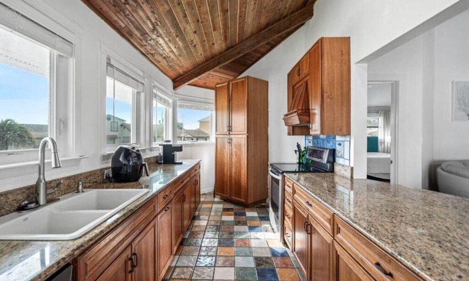 Santa Monica House | Belaire Bungalow | 2 minute walk to the Private Gated Beach Access | Large Outdoor Space