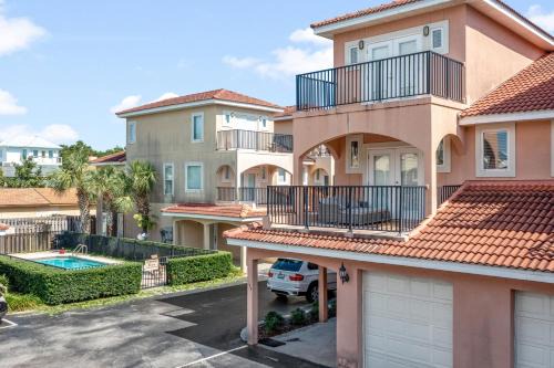 Sunnyside Apartment | Bella Costa 144