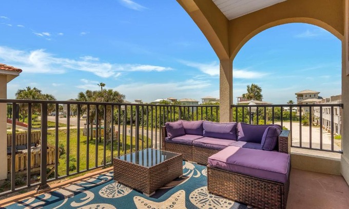 Sunnyside House | Bella Costa 162