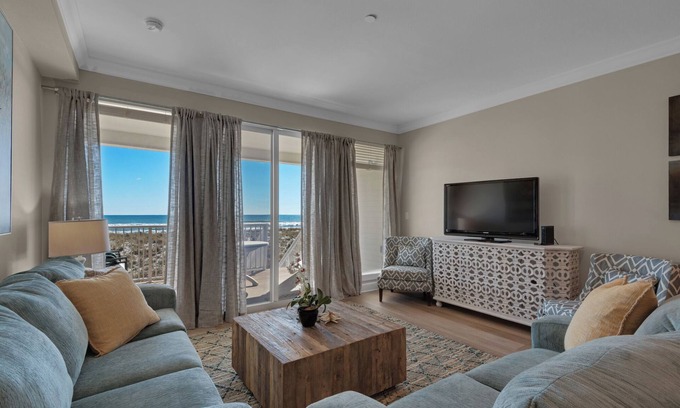 Navarre Beach Condo | Bikini Bottom | ๐ Gulf-Front Townhome + Pool + Garage + Pet Friendly ๐พ