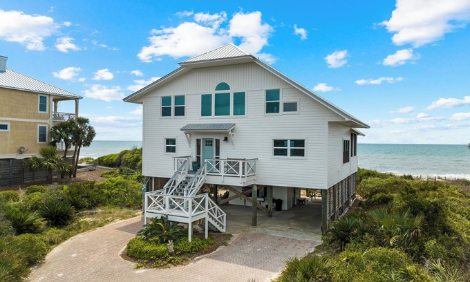 Plantation House | Blu Sea Glass: Tranquil Beachfront Old Florida Inspired Retreat - Sleeps 11!