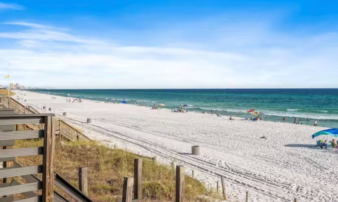 Hollywood Beach House | Blu-Skye Sandy Shenanigans- Beautiful 4 bedroom/4 bath PCB Exclusive West End