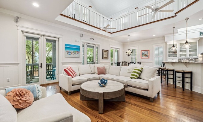 Watercolor House | Book for Fall! Minutes from Seaside Town Square, the Beach Club and Restaurants! Grill! Bikes!