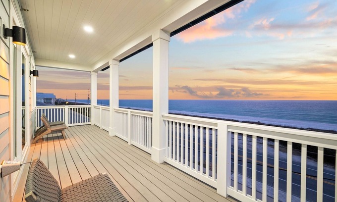 Fort Bay House | Book for Fall! Private Pool! 7 Adult Bikes! Across the street from the Beach! Ping Pong Table!