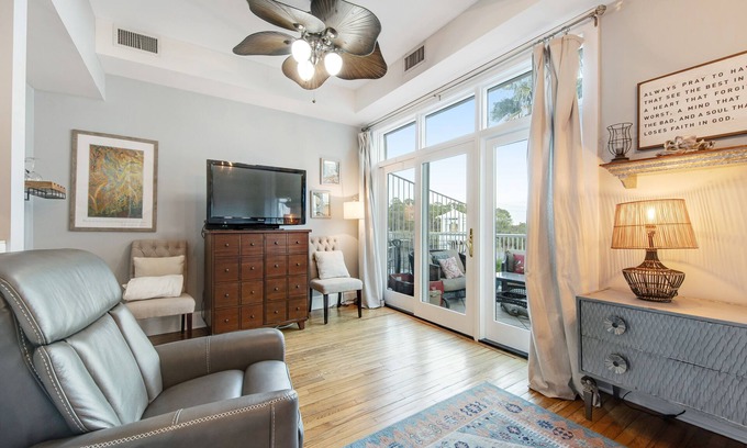 Sunnyside Condo | Bright condo in Carillon w/ large deck & shared pool - near the beach and lake!