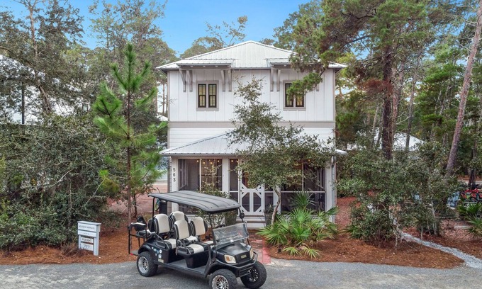 Seacrest House | Casa De La Sirena - Seacrest with Community Pool, 6-Seater Golf Cart, 3 Bikes