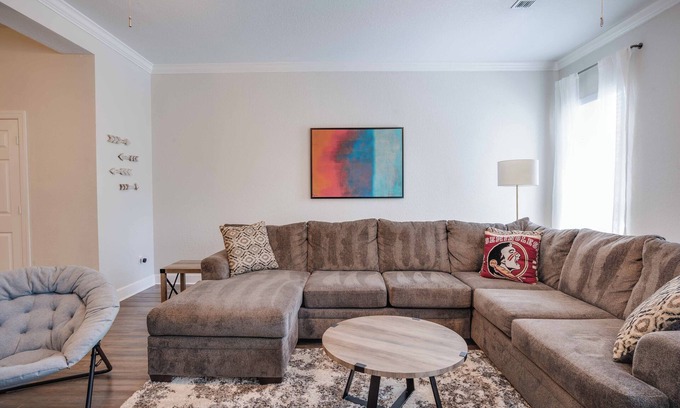 Tallahassee Condo | Charming 2-bedroom condo in wonderful Tallahassee steps away from the FSU campus