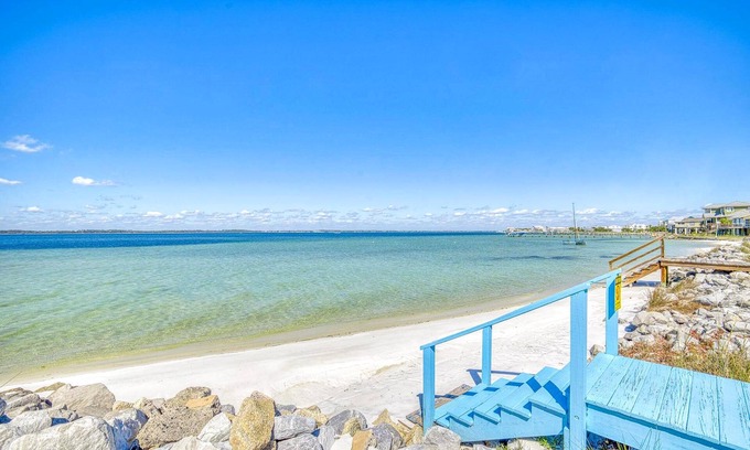 Villa Primera House | Charming 3 Bedroom Water Front Bungalow