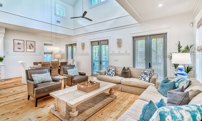 Watercolor House | Charming 3BR, Pet-Friendly Cottage, Golf Cart, Bikes, 2 Blocks to Beach & WaterColor Amenities!