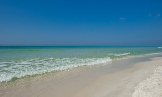 Seacrest House | Classic Beach Retreat, Steps to Beach + Free Attraction Tickets!