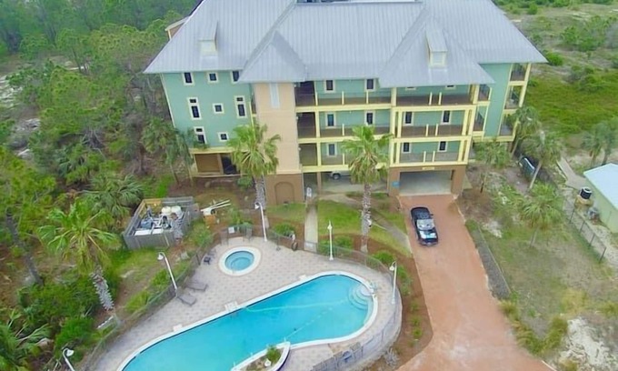 Cape San Blas Condo | CLUB AT CAPE SAN BLAS Gulf Front Condo w/Community POOL and HOT TUB