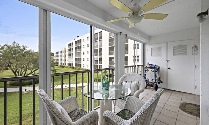 Marco Island Condo | Coastal style condo w/pool, spa & steps to beach