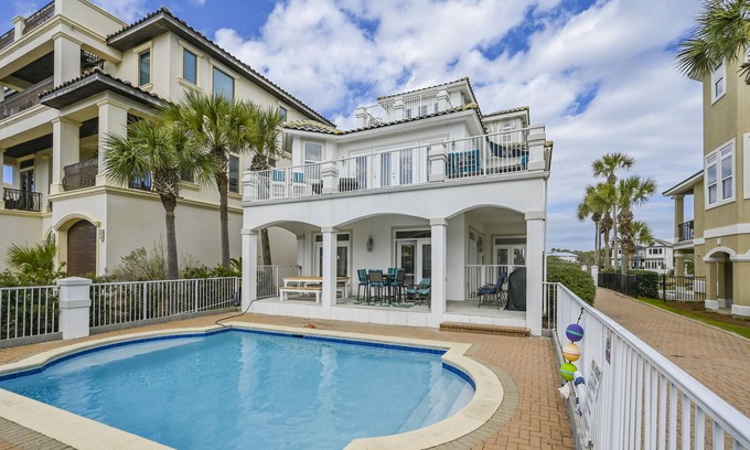 Destiny Grand Palms House | Come Together | Luxury Updated Home, Pet Friendly, Pool + Golf Cart!