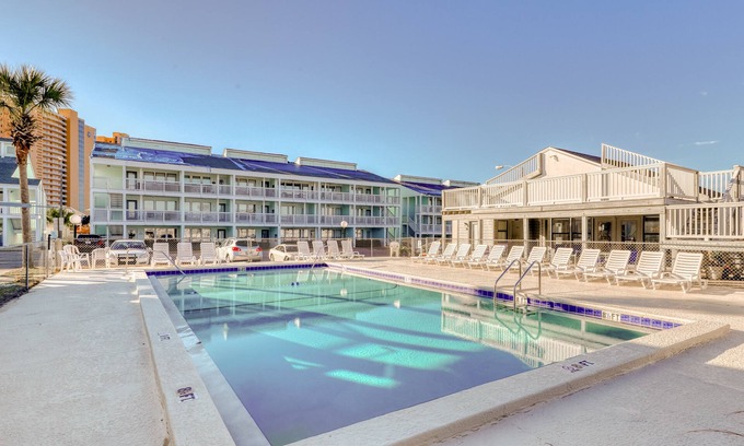 West Panama City Beach Condo | Comfortable condo w/2 patios & shared pool/tennis - beach across the street