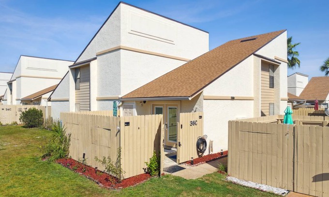 West Panama City Beach Condo | Condo ∙ 2 bedrooms ∙ 6 guests