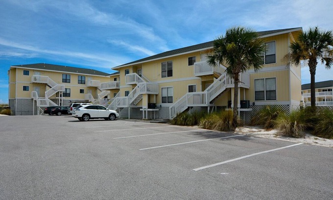 Holiday Isle Condo | Condo #2153 – Beautiful 2-Bedroom Located on the Beachside!