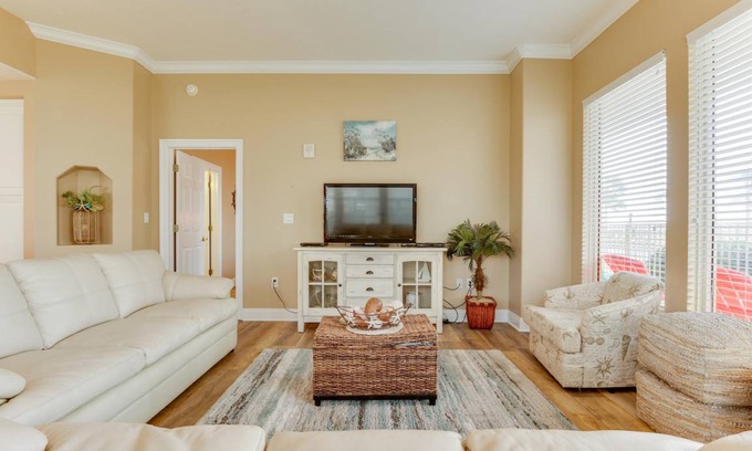 Panama City Beach Condo | Condo ∙ 3 bedrooms ∙ 10 guests