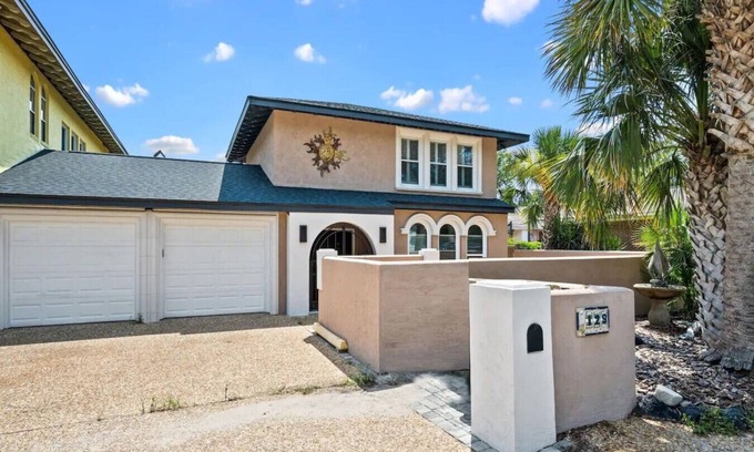 Warrington House | Country Club Estate close to NAS - EV charger