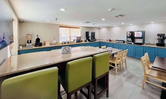 Panama City Hotel | Country Inn & Suites by Radisson, Panama City, FL