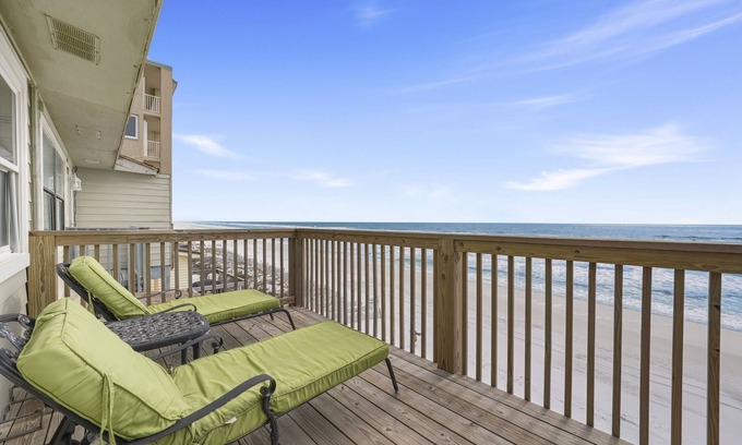 Fort Walton Beach - Destin House | Cozy 4BR Townhouse DIRECTLY ON THE BEACH!