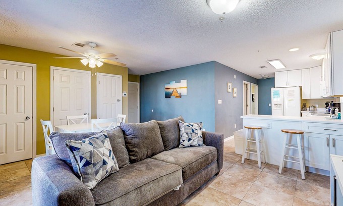 Navarre Beach Condo | Cozy beach condo with amazing views, beach access & on-site pool