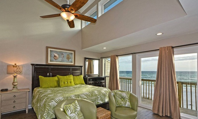 Miramar Beach House | Daily Activities Included🚤🎣👙| PRIVATE BEACH, Spacious Beachfront Townhouse☀️⛱🌊