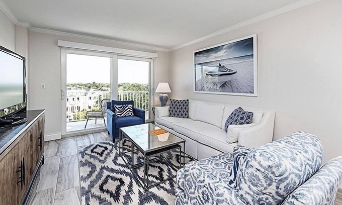 Coquina Sands Condo | Del Mar Club in Naples