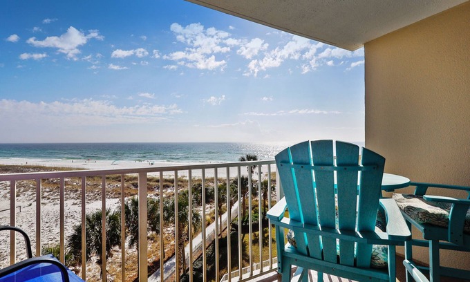Holiday Isle Condo | Destin on the Gulf 501 is a Beautiful Gulf Front 5th Floor with Free Beach Servi