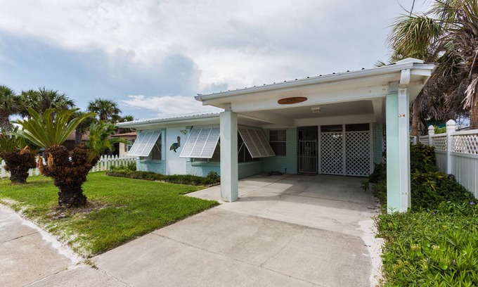 Bel Air House | Directly across the street from the Beach