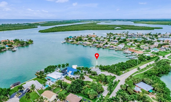 Isles of Capri House | Dog-Friendly Home and Guest House with Private Pool & Fast WiFi - Snowbirds OK